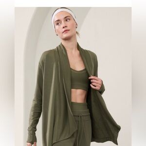 Athleta Pranayama Restore Wrap // Moss